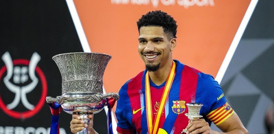 开云体育-每体:弗里克原本没打算让阿劳霍上场,但德容红牌改变了计划